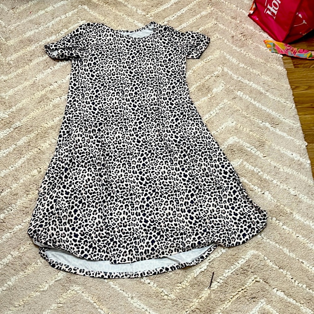 Size x small worn like once super soft great for the spring time